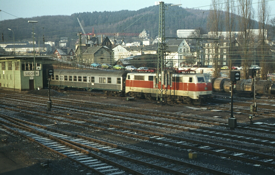 http://www.merte.eu/7gebirgsblick/forum/1980/1980xxxx_DB_111xx_Siegen (4).jpg